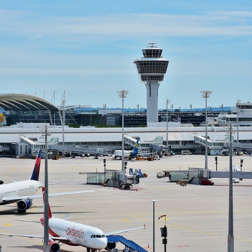 airport-2384837_960_720